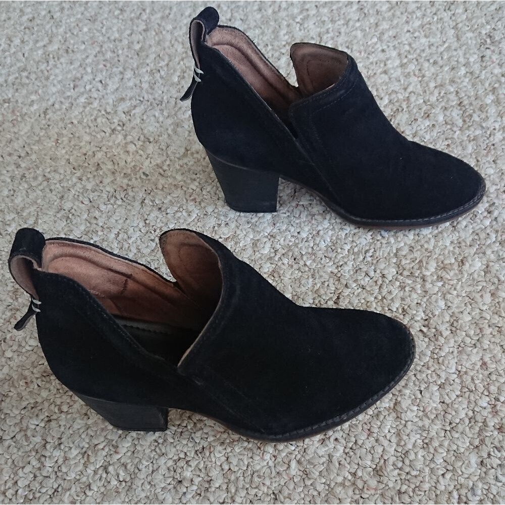 Jeffrey Campbell black suede bootie low-cut bootie size 6